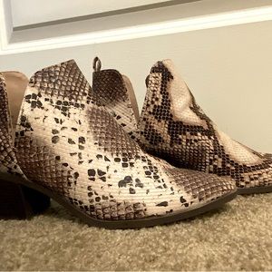 Chinese Laundry sz 10, gently worn slip on booties with 2” stacked heel.